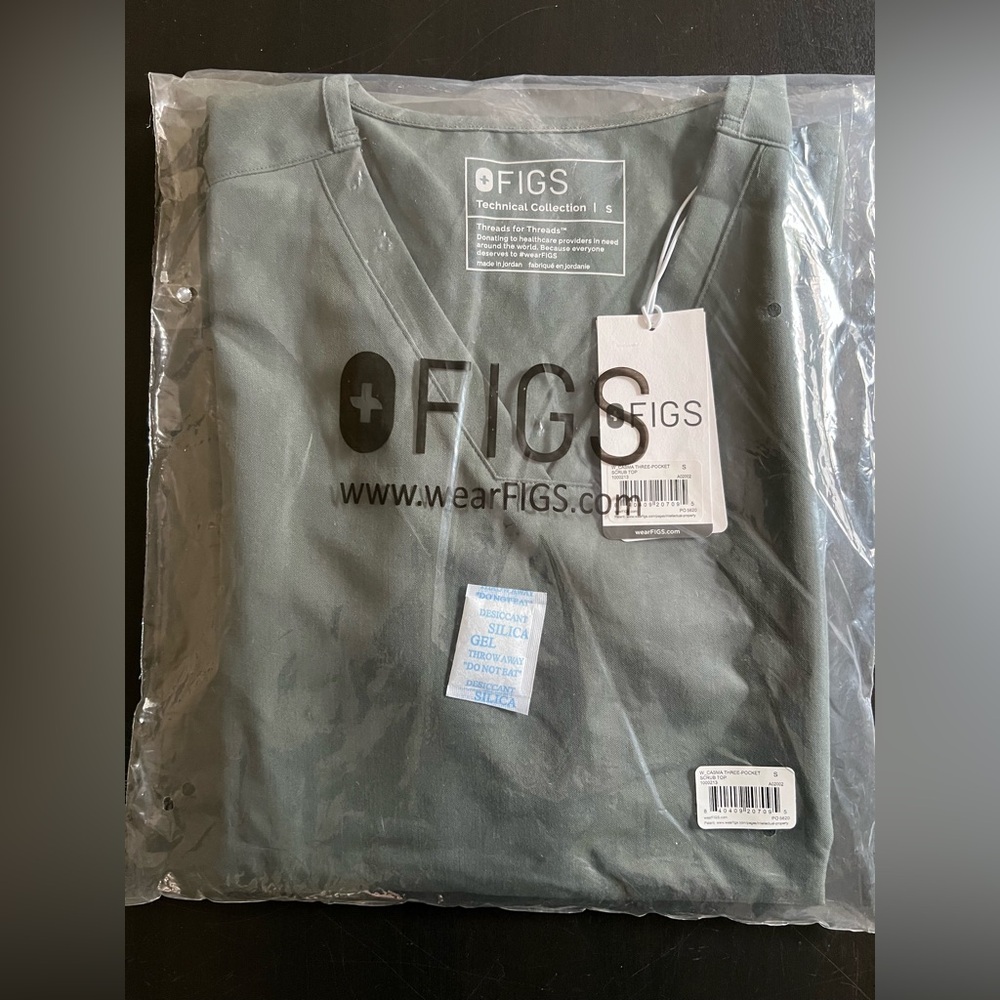 NWT Figs Bonsai Scrub Top